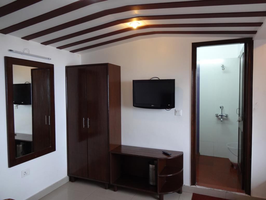 דהראדון Hotel Ratan מראה חיצוני תמונה