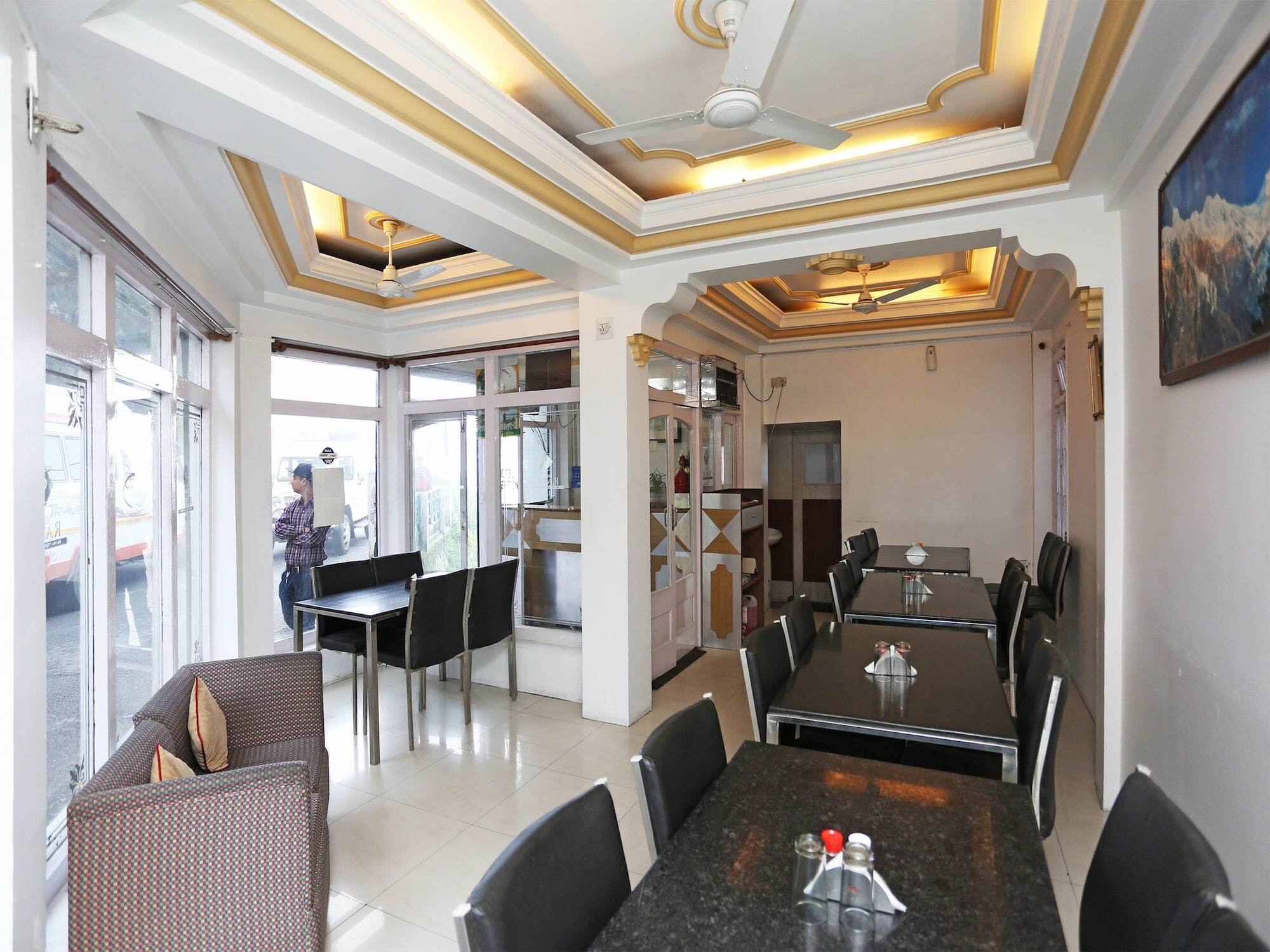 דהראדון Hotel Ratan מראה חיצוני תמונה